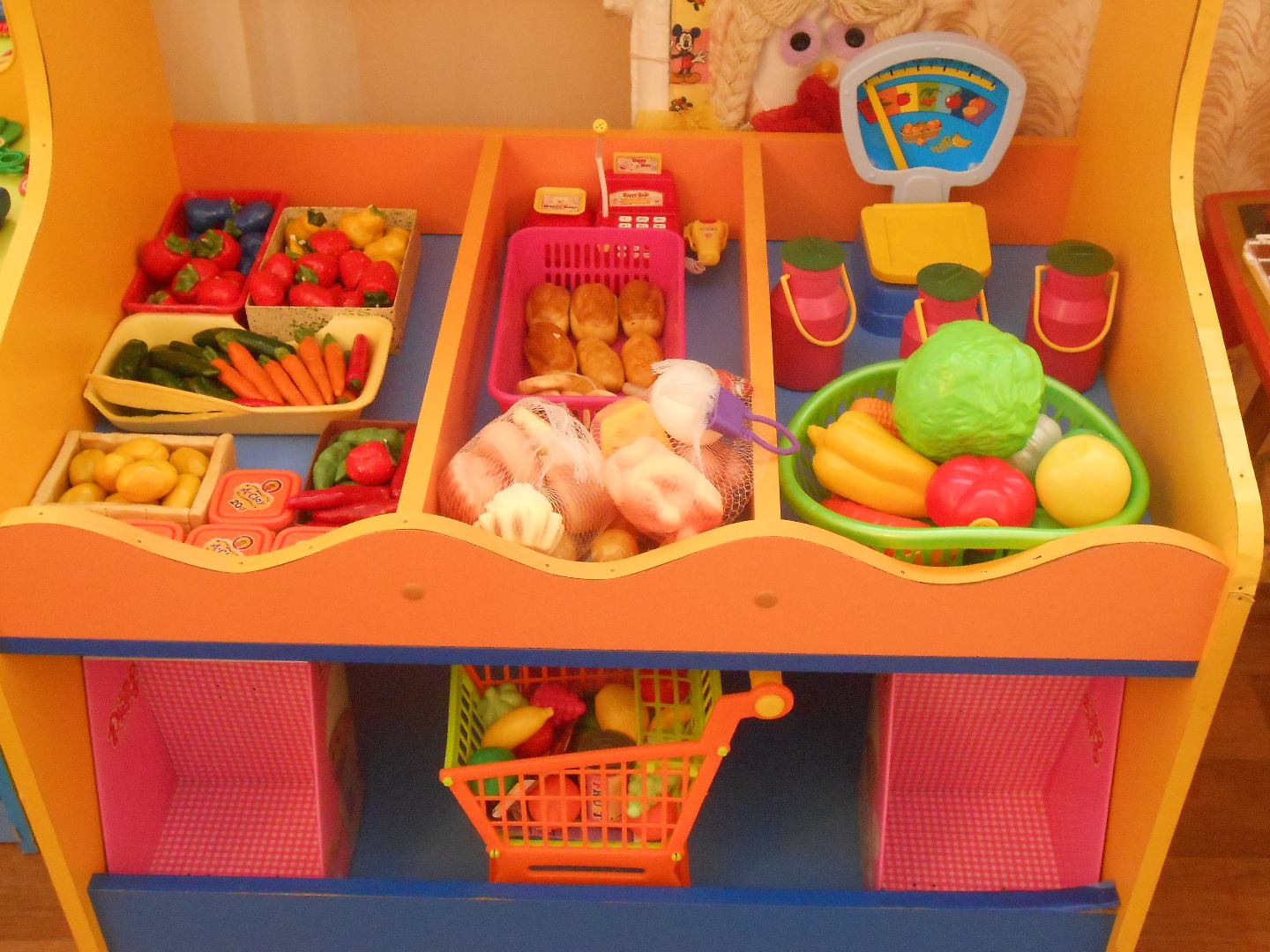 Детский садик игрушка. Игрушки для ясельной группы. Сюжетно-Ролевая играvfufpby. Игра магазин в детском саду. Уголок магазин в ДОУ.
